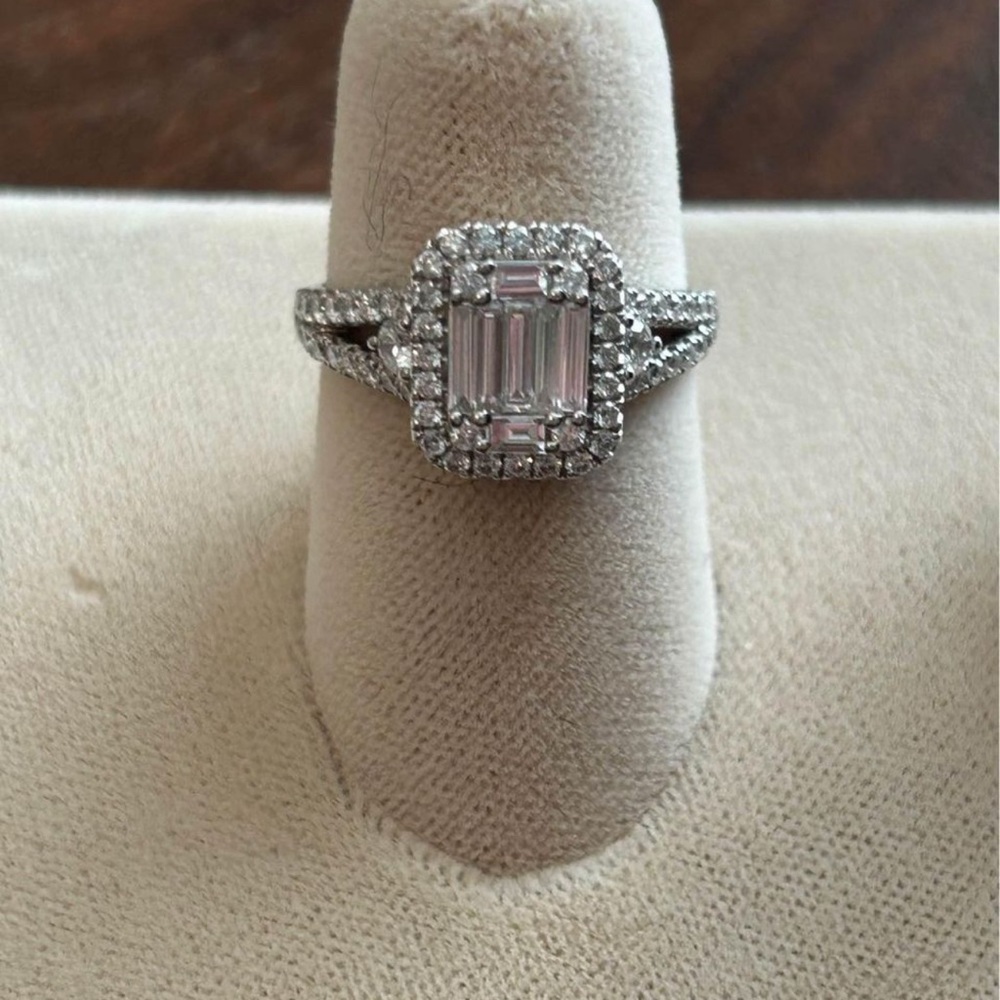 Gorgeous Emerald Cut Natural Diamond Ring size 5.5, 14K white gold, 1.22 carats - Picture 4 of 10